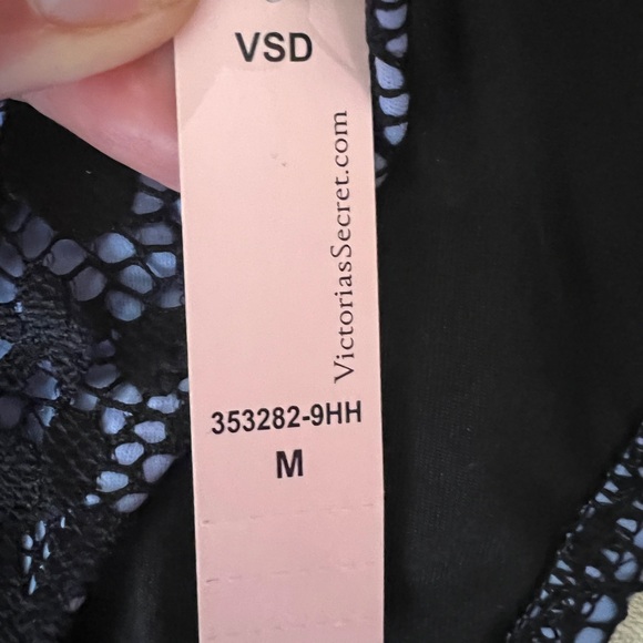 Victoria's Secret Lace & Daisy print Side Tie bikini bottom in Medium - NWT - Picture 9 of 11